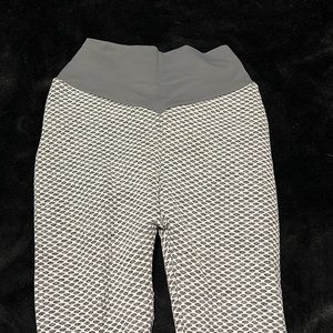 TikTok viral booty scrunch leggings size medium like new